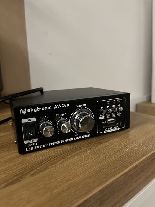 Sistema de Som Ambiente Compacto (Amplificador Skytronic + 3 Colunas)