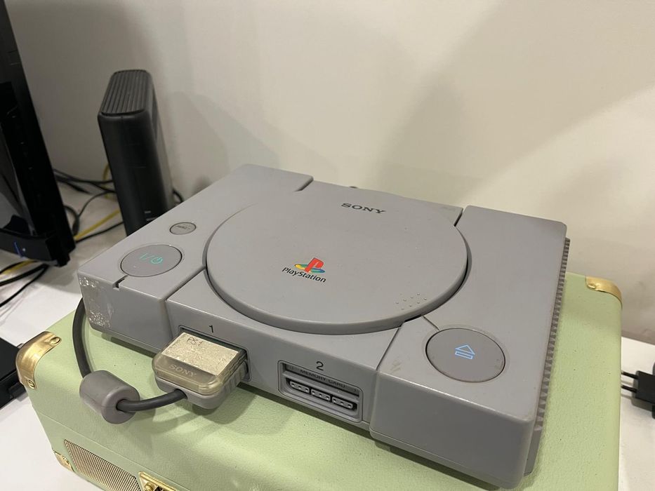 Playstation 1 (One) - SCPH-7502 - Cinzenta