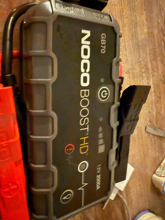 Jump  starter,Powerbank NOCOBOOST 12V 2000A