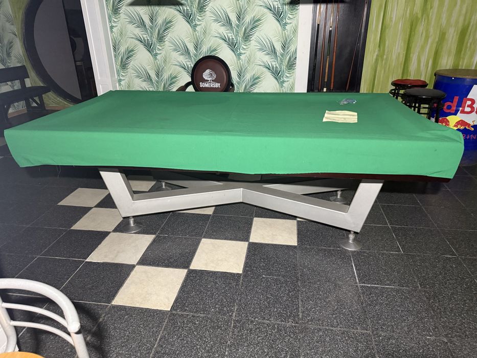 Mesa de bilhar usada em bom estado