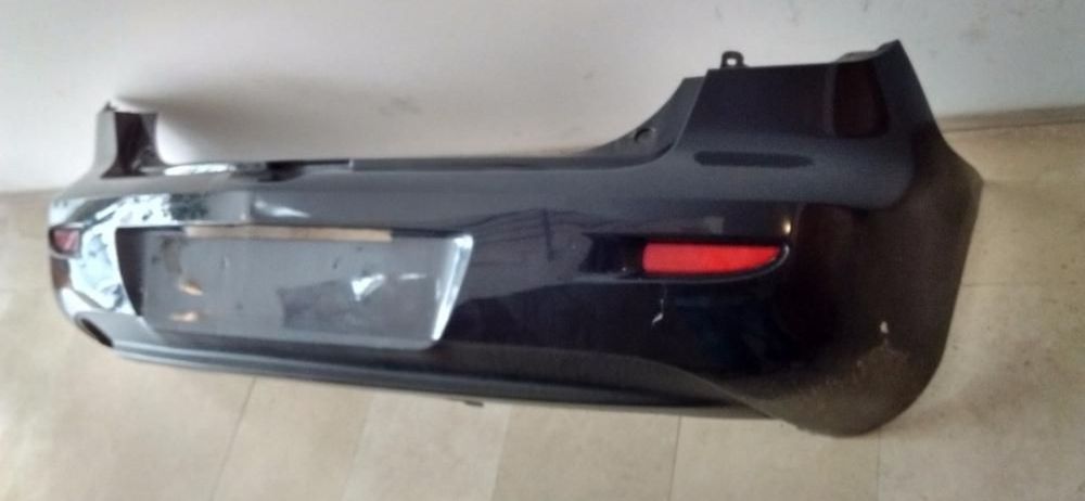 Pára-choques traseiro Mazda 3 (necessário pintura e reparação)