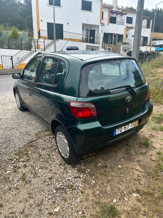 Toyota Yaris 1.0 VVT-i Línea Luna (2002) – Económico e Fiável. Poucos kms