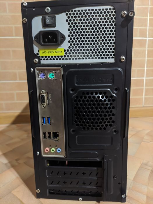 Комп'ютер в зборі. 8ГБ ОЗУ DDR4,SSD 120 GB, intel g4560.