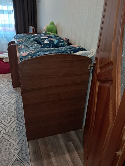 Дитяче ліжко з драбиною