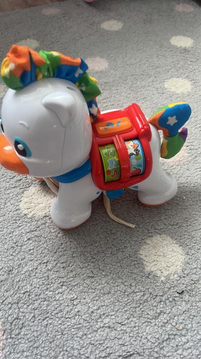Interaktywny kucyk do ciągnięcia Baby Clementoni