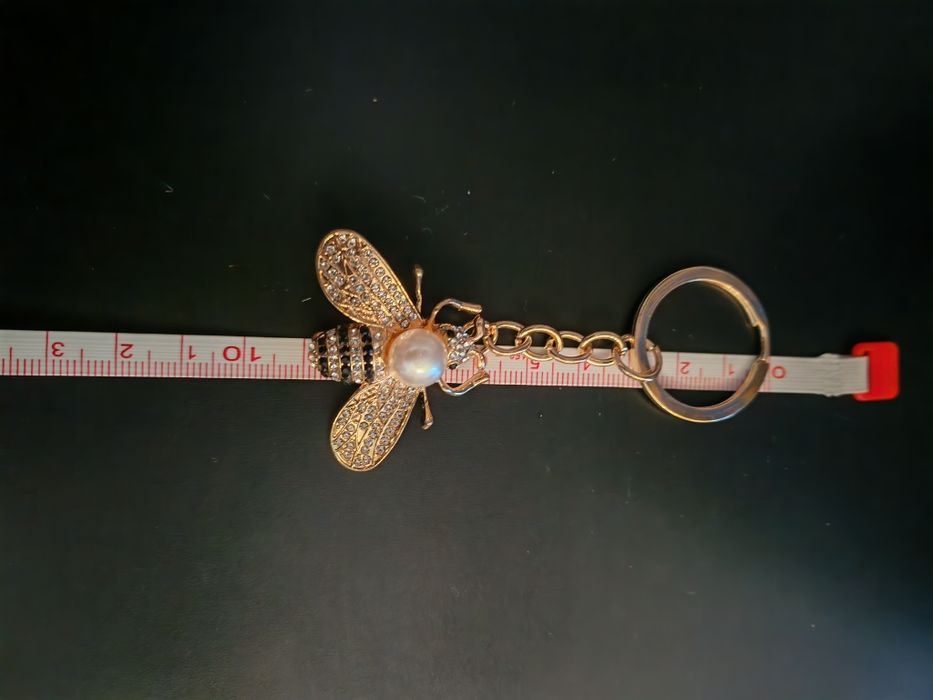 Elegancki breloczek z cyrkoniami