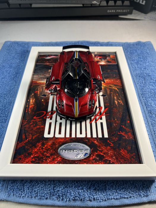 Картина з моделью авто (Pagani Huayra BC)