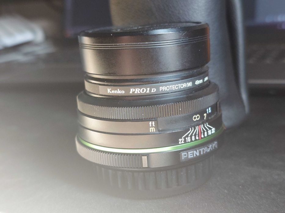 Pentax-DA 70mm F2.4 Limited / MH-RD 49mm