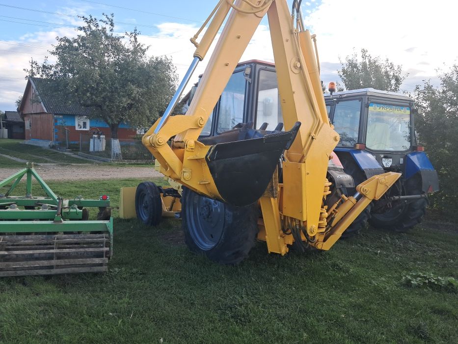 продається екскаватор