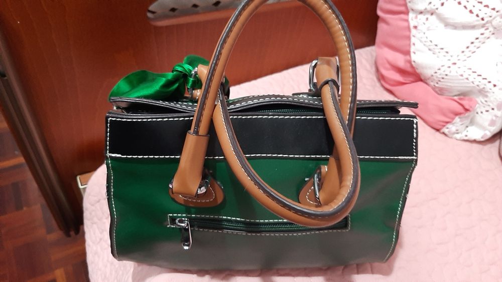 Bolsa de mão em bom estado