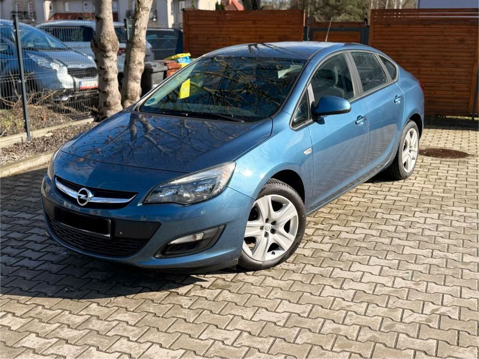 Opel Astra Bezwypadkowa 1,4 benzyna Sedan