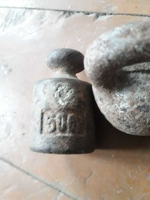 гирьки маленькие,одна торохтит гиря