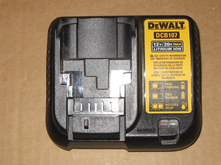 зарядное для инструмента  DeWALT  (на запчасти)