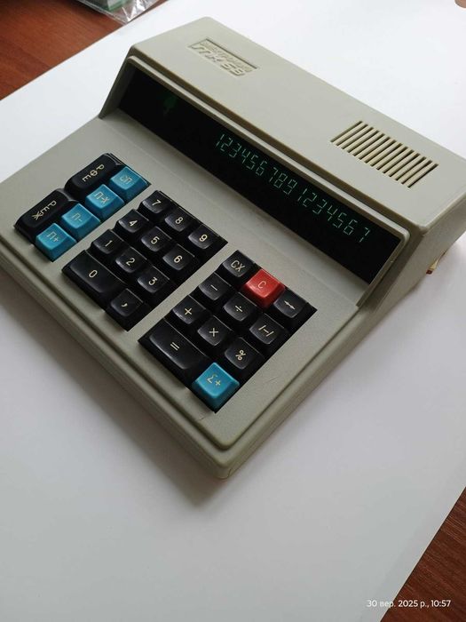 Калькулятор "Електроніка МК-59", б/у, в робочому стані.