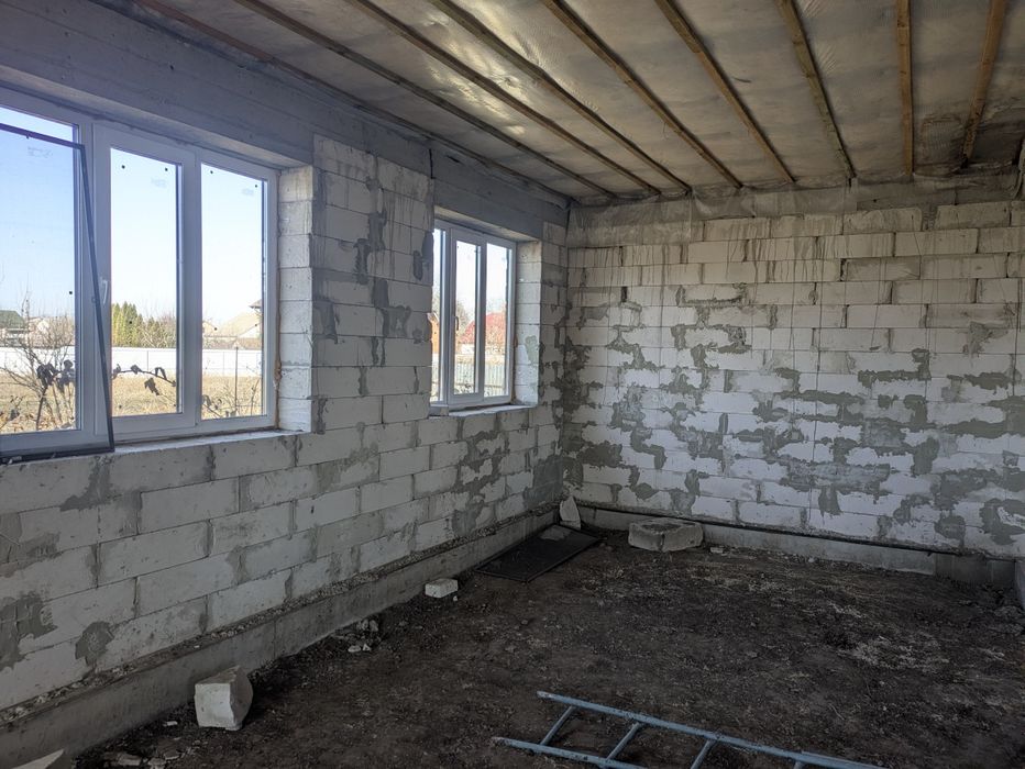 Продається БЕЗ КОМІСІЇ ТЕРМІНОВО недобудований будинок для тих, хто мр