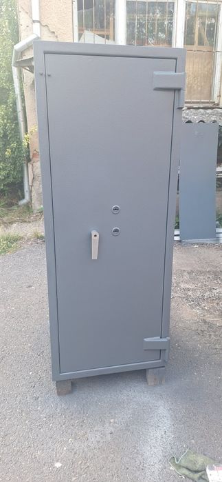 Сейф третього класу опору.