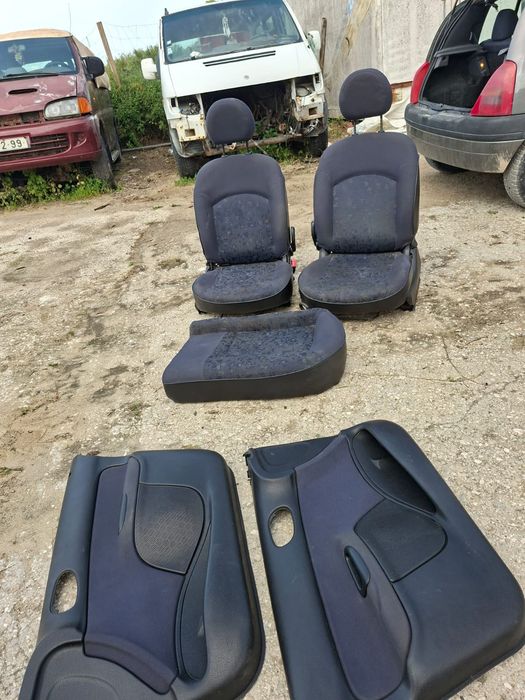 Peças Peugeot 206 2001 – Bancos + Forros de Porta em Bom Estado