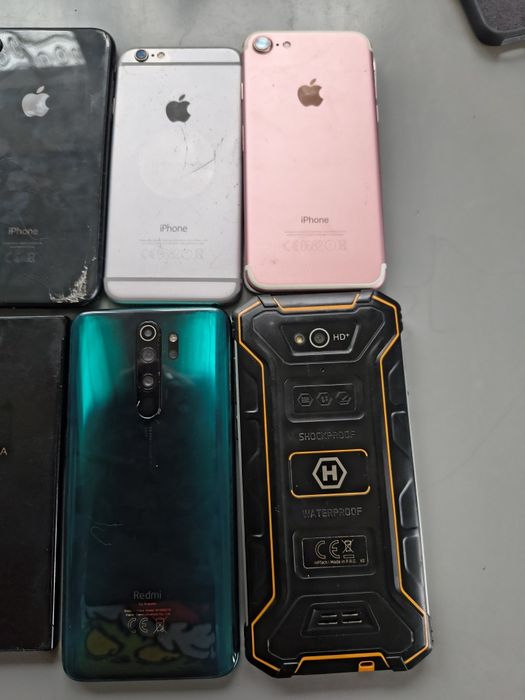 Sprzedaję CZĘŚCI do takich telefonów wyświetlacze uszkodzone