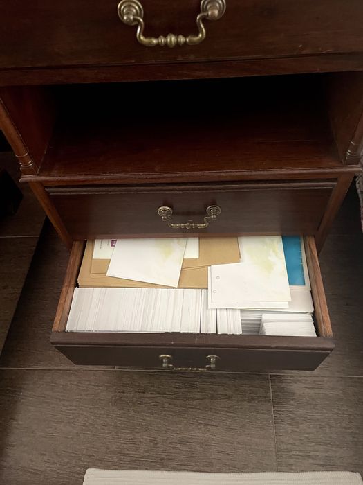 Mesas de cabeceira em bom estado