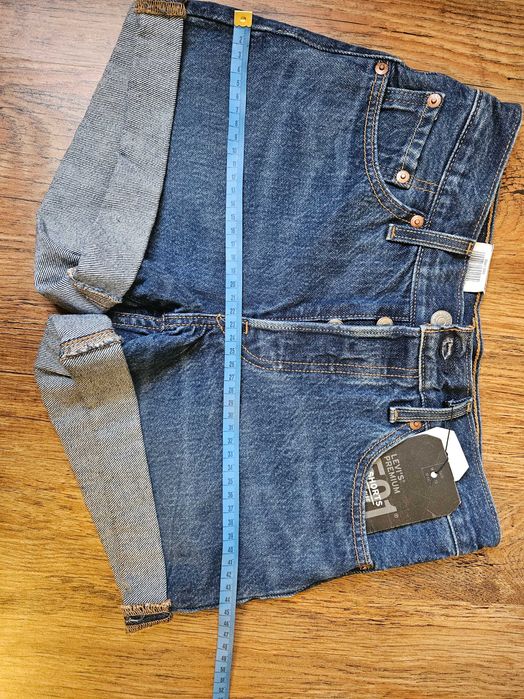 Джинсові шорти Levis розмір 24