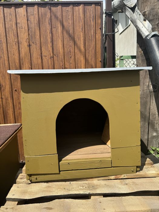 Продам собачі будки .Велика буда 1500гр.