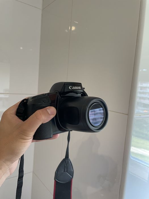 Canon EOS 100 - Câmara analógica