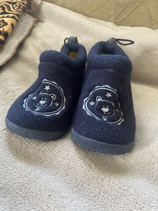 Тапочки в садочок можна бігати і по дворі