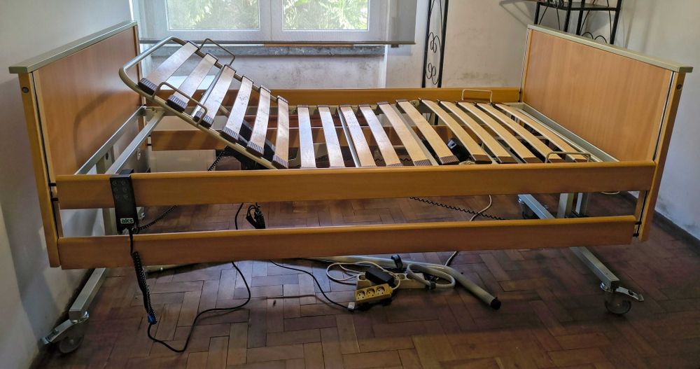 Cama Articulada Tripartida em Madeira