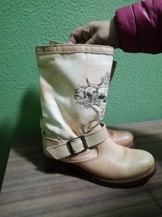 Botas camel em pele
