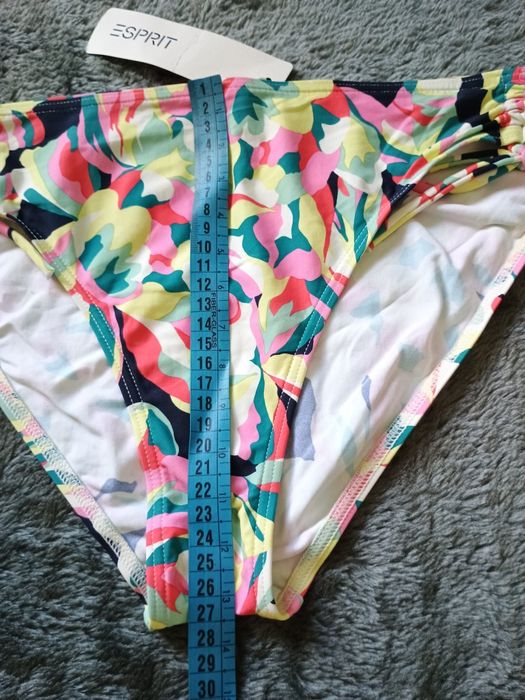 Dół od bikini Kolorowe egzotyczne kwiaty Esprit