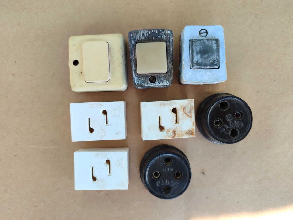 С гаражных полок и стола