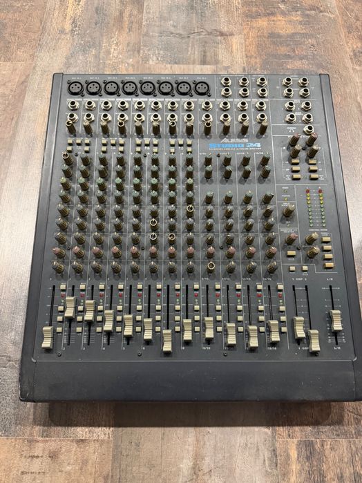 Mesa/consola de gravação Alesis studio 24