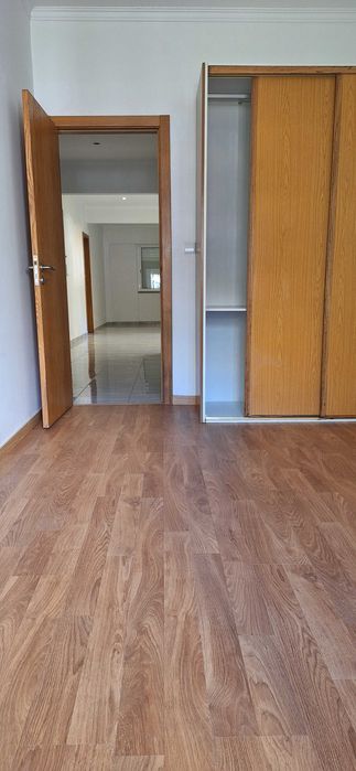 Apartamento T2.  Com boas areas perto da estação da  Amadora .
