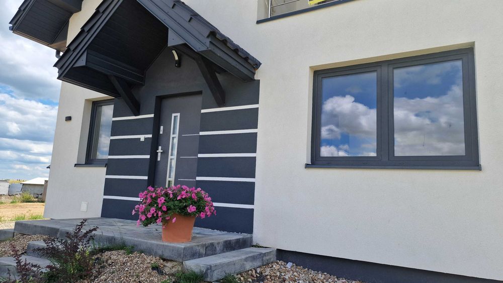 Piękny dom z poddaszem użytkowym