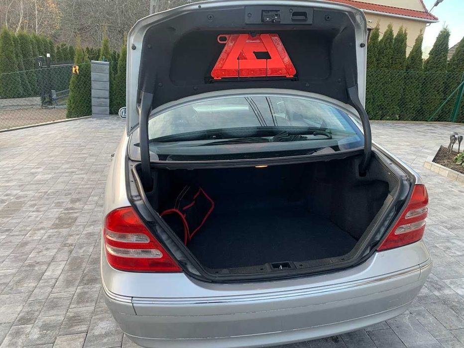 Mercedes Benz C180