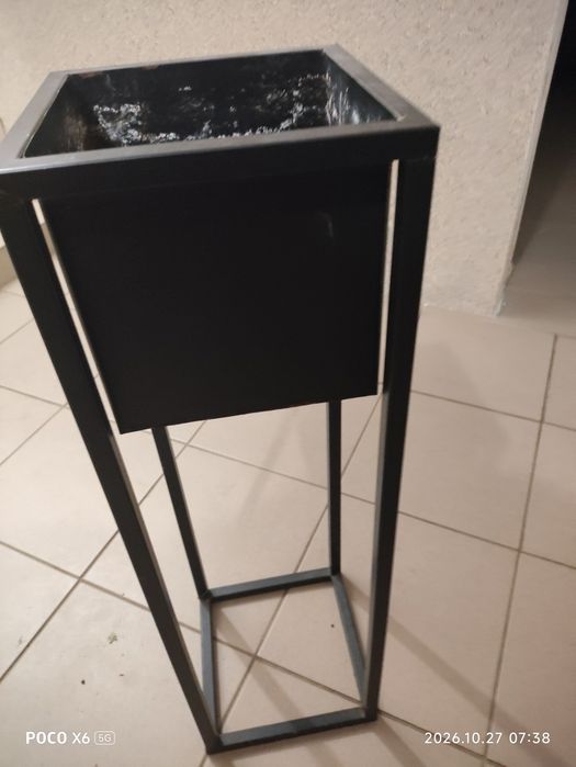 Wysoka donica w stylu loft