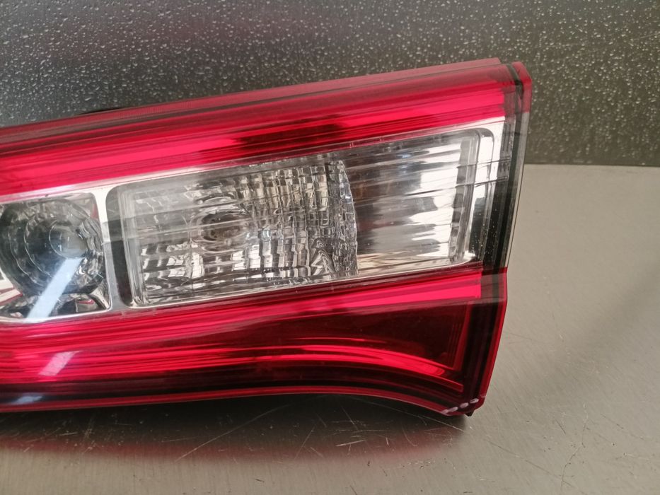 Toyota Yaris III 3 lift FL 17- lampa prawy tył prawa tylna w klapę