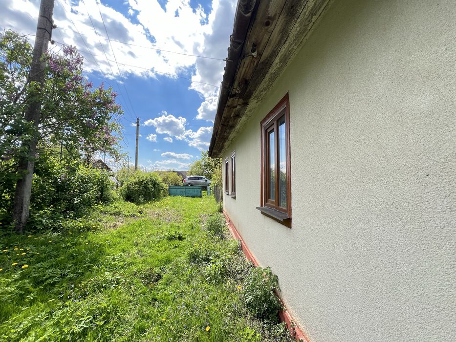 Будинок в селі Острів  поруч сосновий ліс та річка