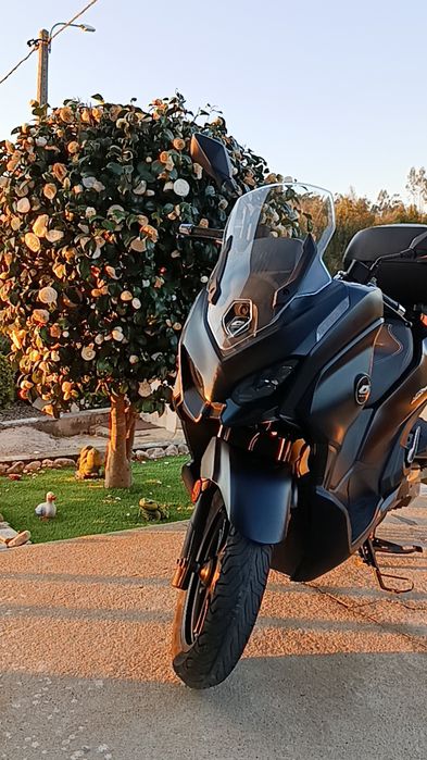 Scooter QJ Motor MTX 125  .