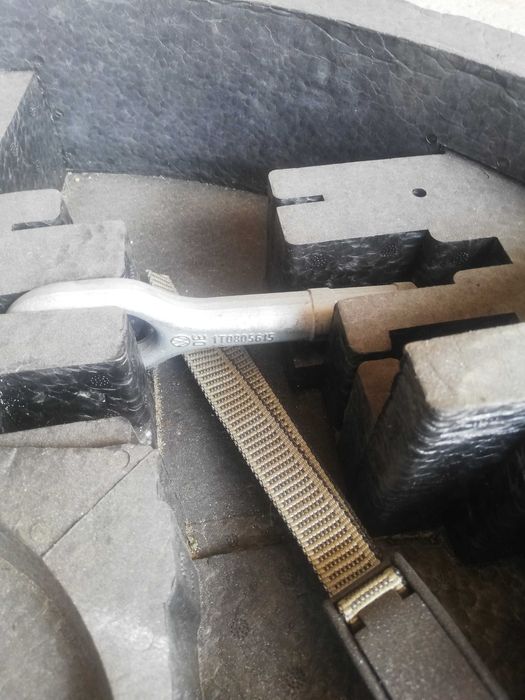 Wytłoczka bagażnika wypełnienie styropian wraz z wyposażeniem