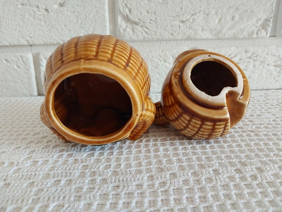 Ceramiczny pojemnik na miód.