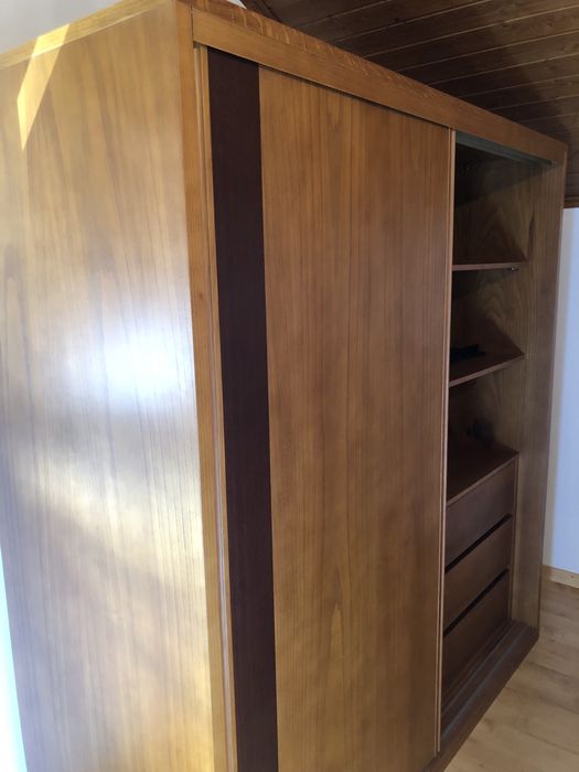 Roupeiro como novo. Tem apenas uns meses. Qualidade excelente.