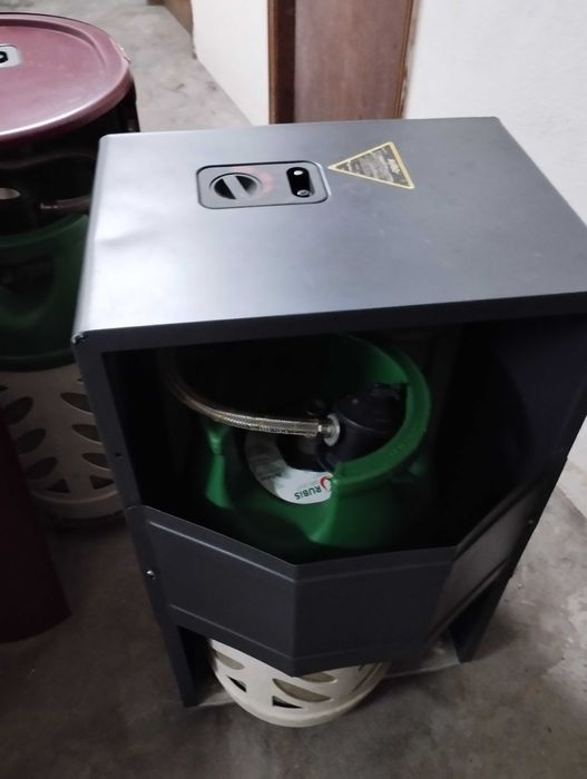 2 Aquecedores catalítico gás c/redutores e garrafas Gás light usado