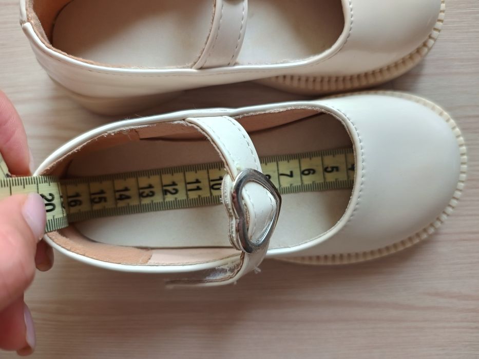 Лакові мештики для дівчинки