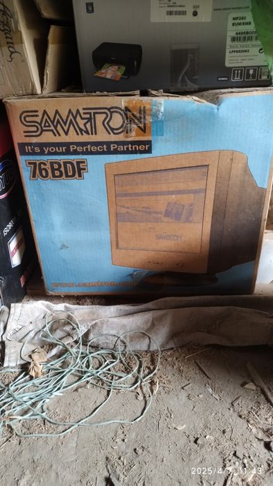 Продам монитор  samtron .