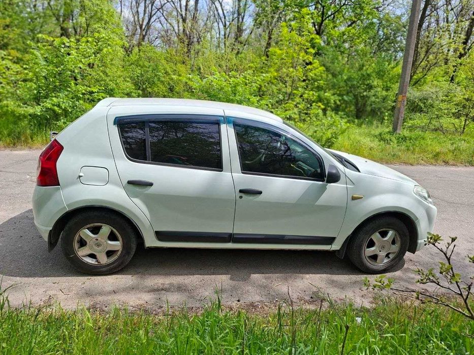 RENAULT SANDERO продам авто