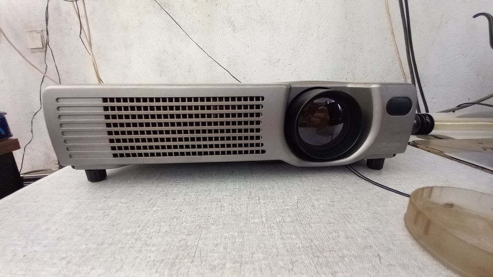 Dois projetores em bom estado