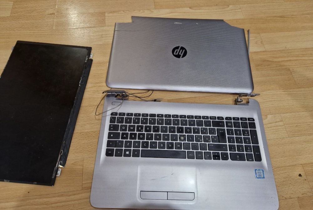 Запускається Запчастини до ноутбука HP  i7 7th gen клавіатура материнка процесор все що на фото