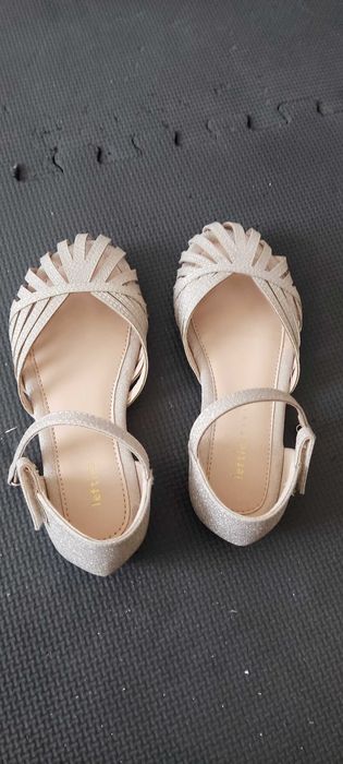 Sandálias de brilhantes 31