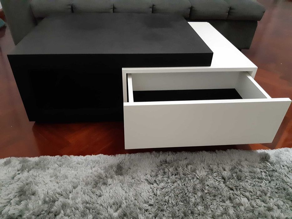 Móvel de sala e mesa de centro